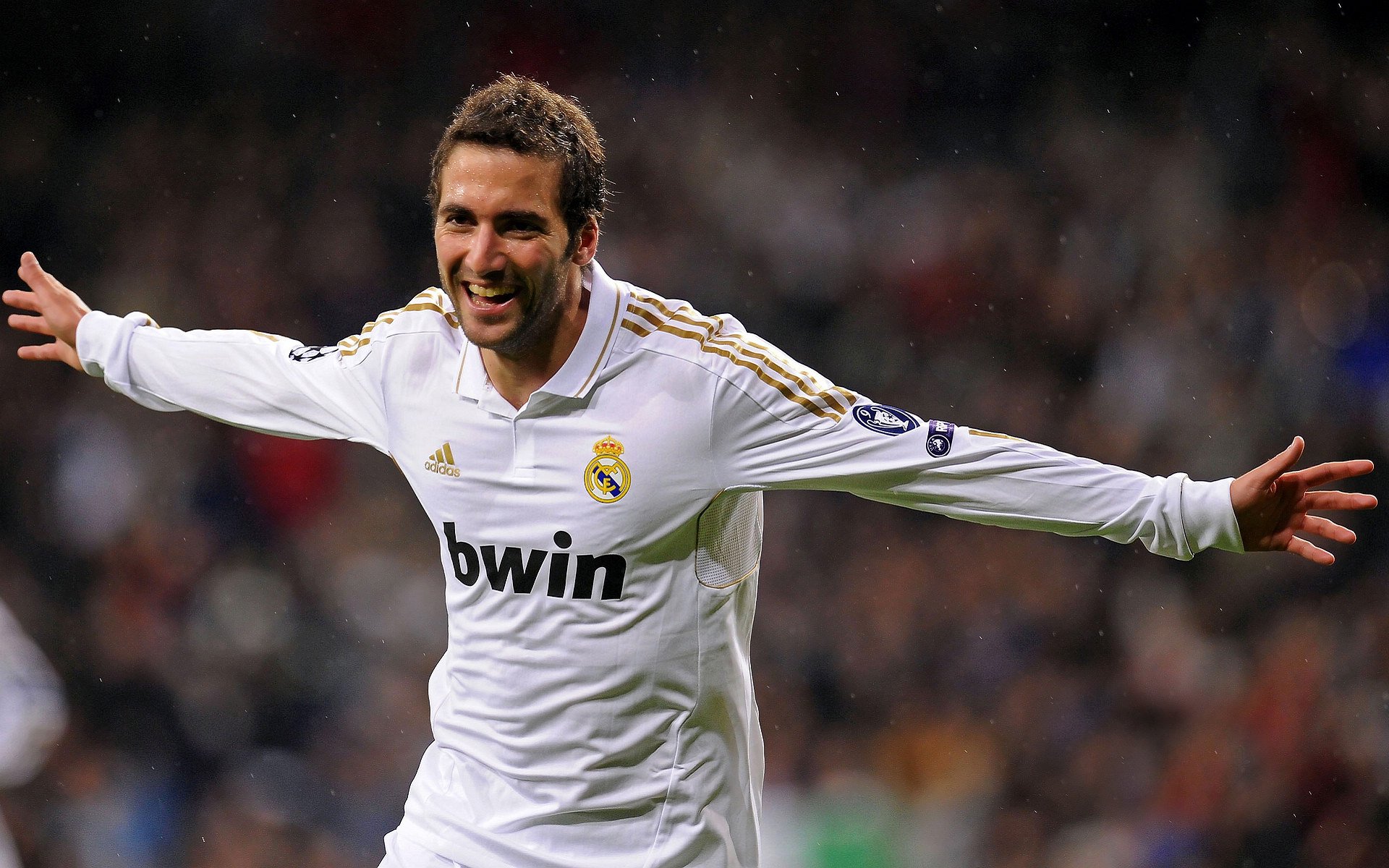 赛道与心灵的双重博弈，哈利伯顿在F1年度争冠之夜的终极爆发