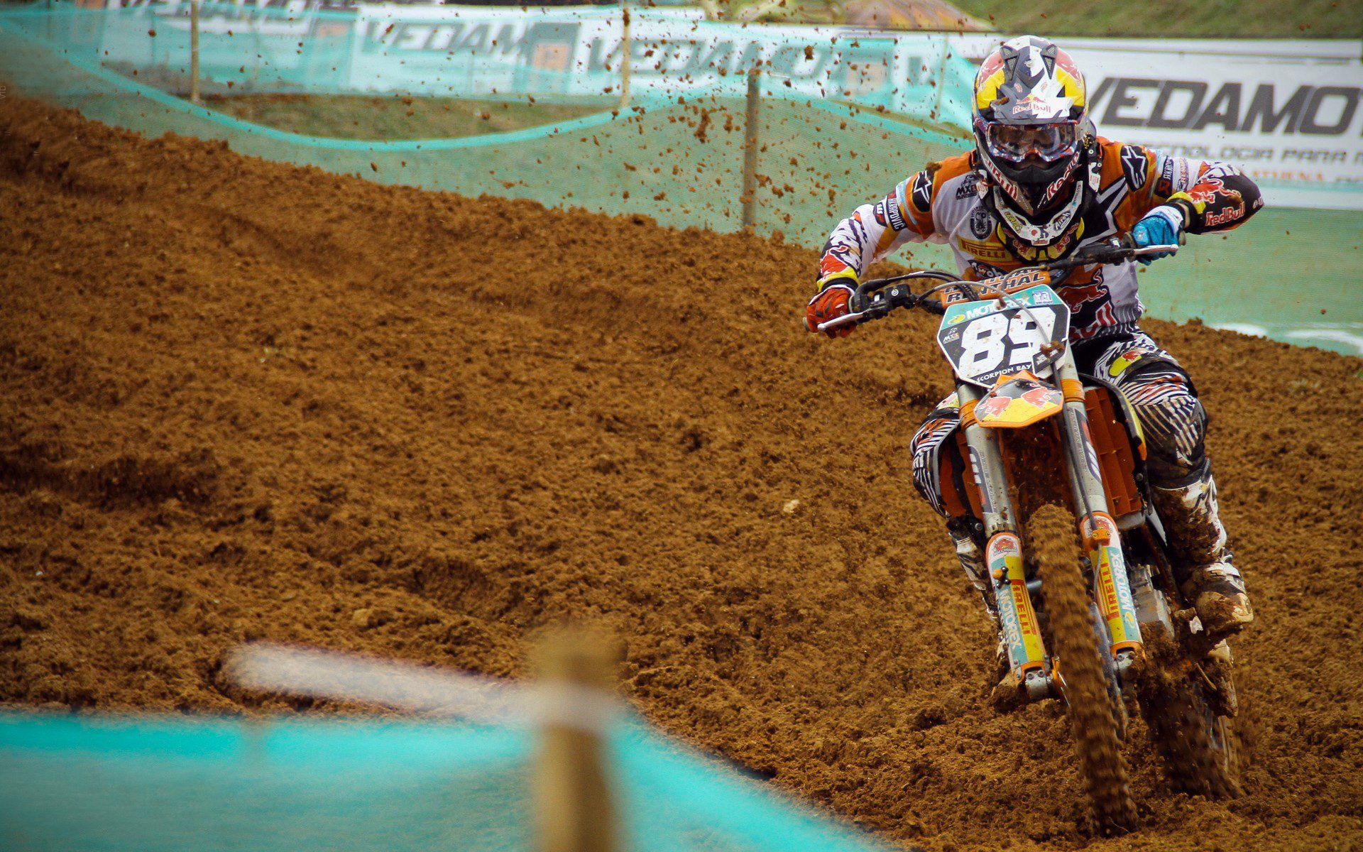 跨界狂想，当佛罗伦萨的炮火点燃智利战场，三笘薰在NBA季后赛接管比赛