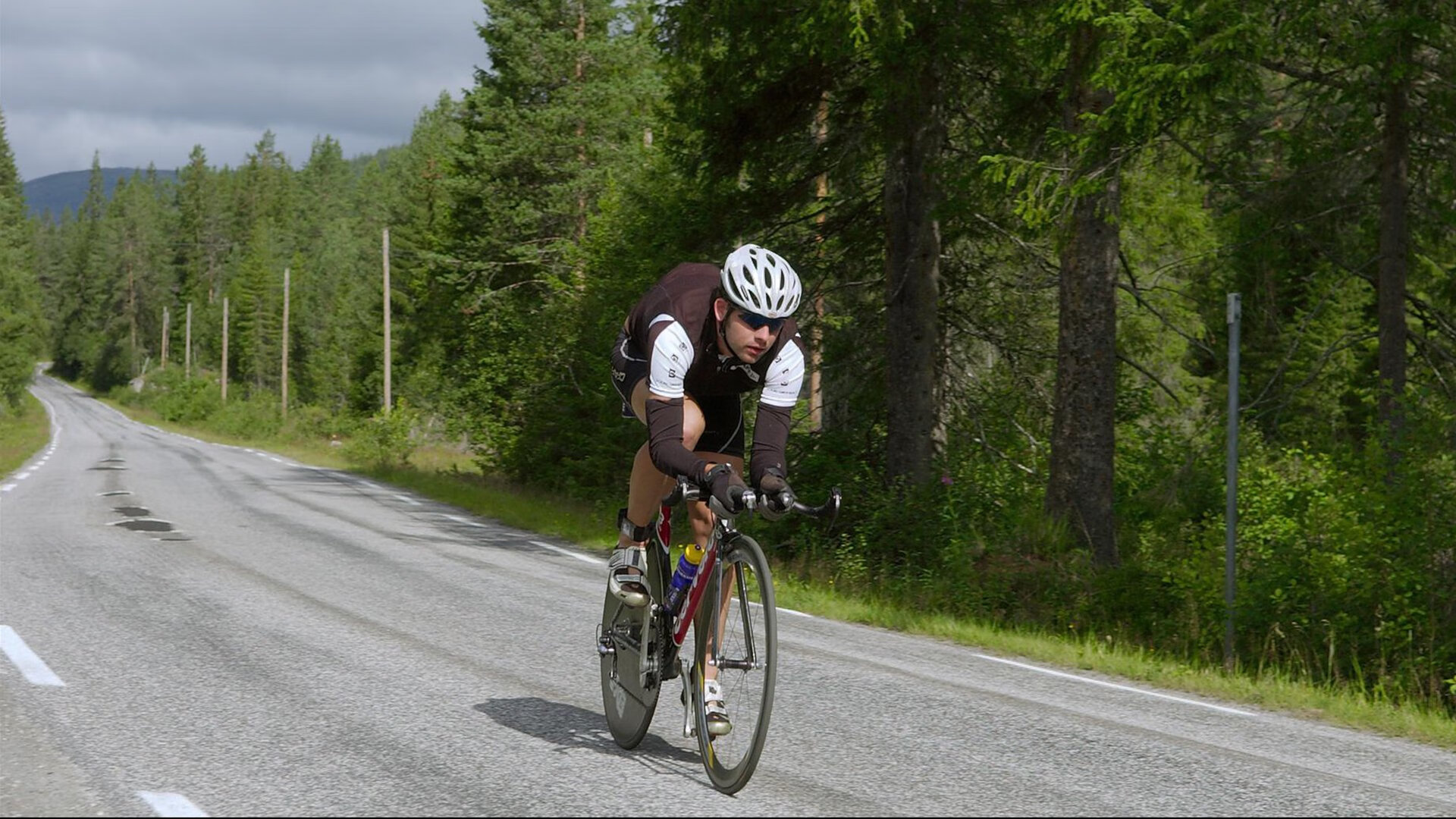 戈贝尔独木成林，尼克斯轻取广东队背后的战术革命